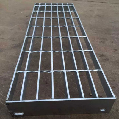 平臺踏步鋼格板是怎樣產(chǎn)生重量的差異的 平臺踏步鋼格板是怎樣產(chǎn)生重量的差異的