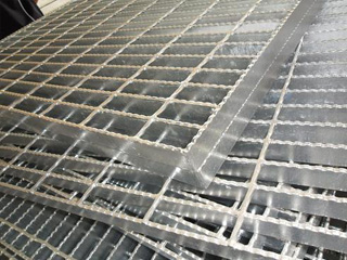 鋸齒鋼格柵板 鋸齒鋼格柵板